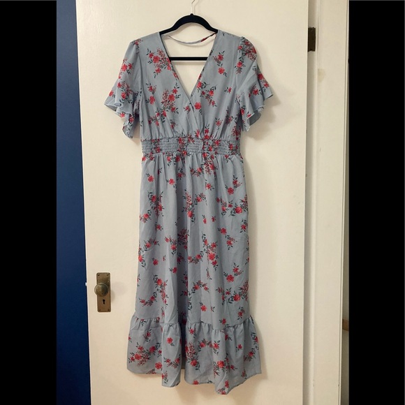 Suzanne Betro Dresses & Skirts - ❤️2 for $15❤️ Suzanne Betro summer dress